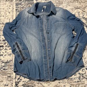 BCBG Maxazria Women's Blue Denim Jean Shirt Long Sleeve Ruched Zippered Cuff Y2K